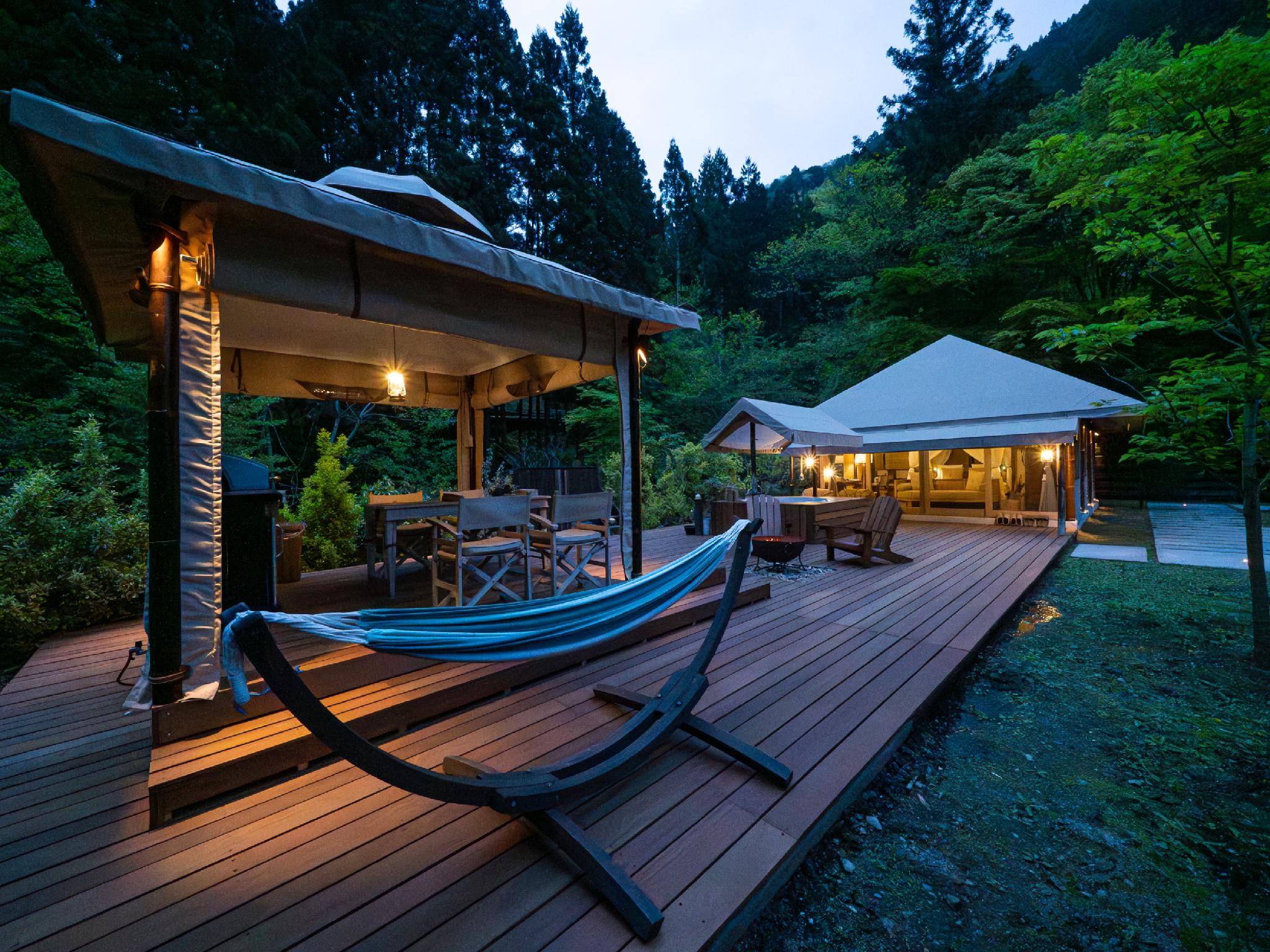 渓谷グランピングテント