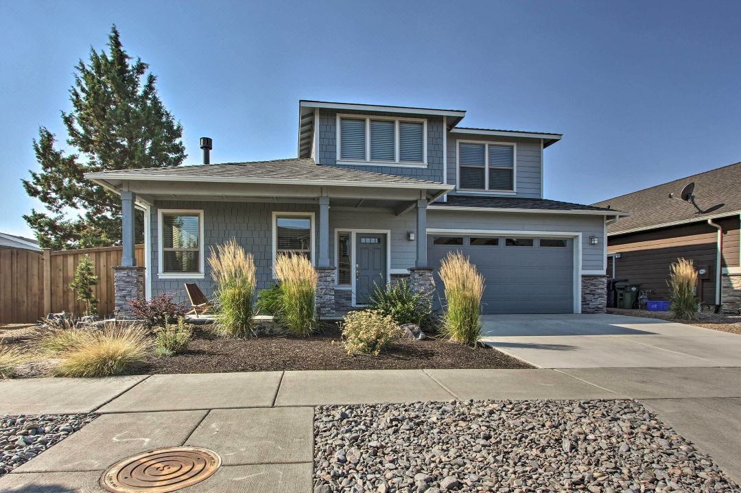 Bend Home w/ Patio + Fire Pits < 3 Mi to Dtwn