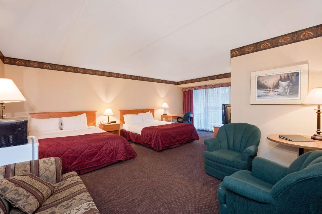 Ramada by Wyndham Pinewood Park Resort North Bay