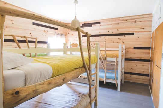 Good Feeling Hostel & Guest House