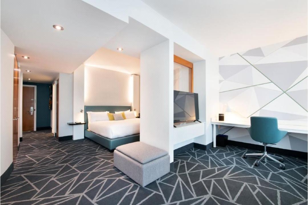 Warwick Le Crystal Montreal