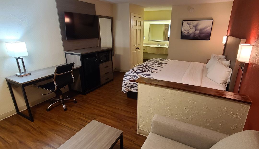 Red Roof Inn & Suites Cornelius - Lake Norman