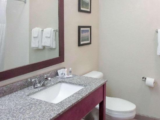 Comfort Inn & Suites Pueblo - Tap to explore photos