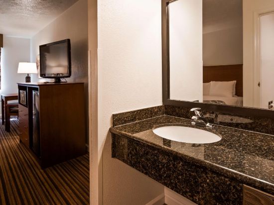 BEST WESTERN CLOVIS COLE - Tap to explore photos