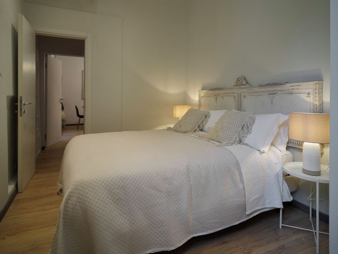 Bright 3-Bedroom Apartment with Patio in Florence Historic Center Near Duomo