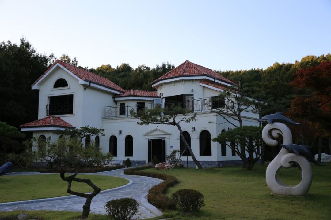 Daebudo Lala Land Pension