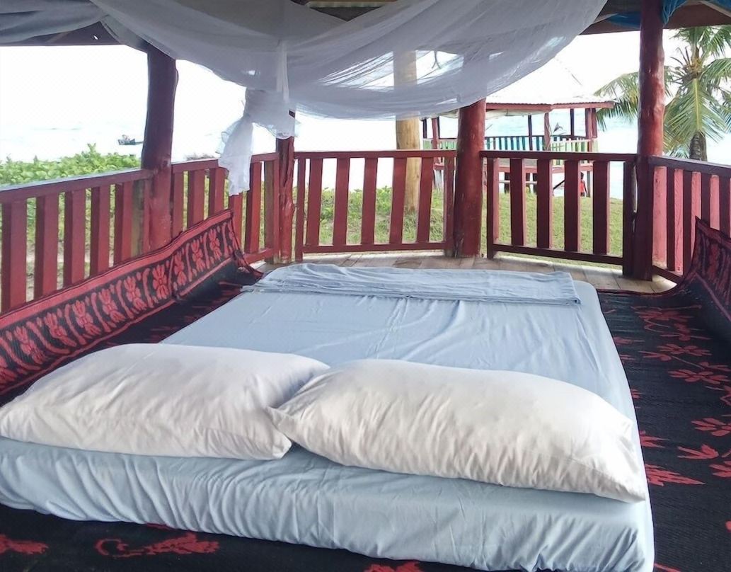 Vaiula Beach Fales