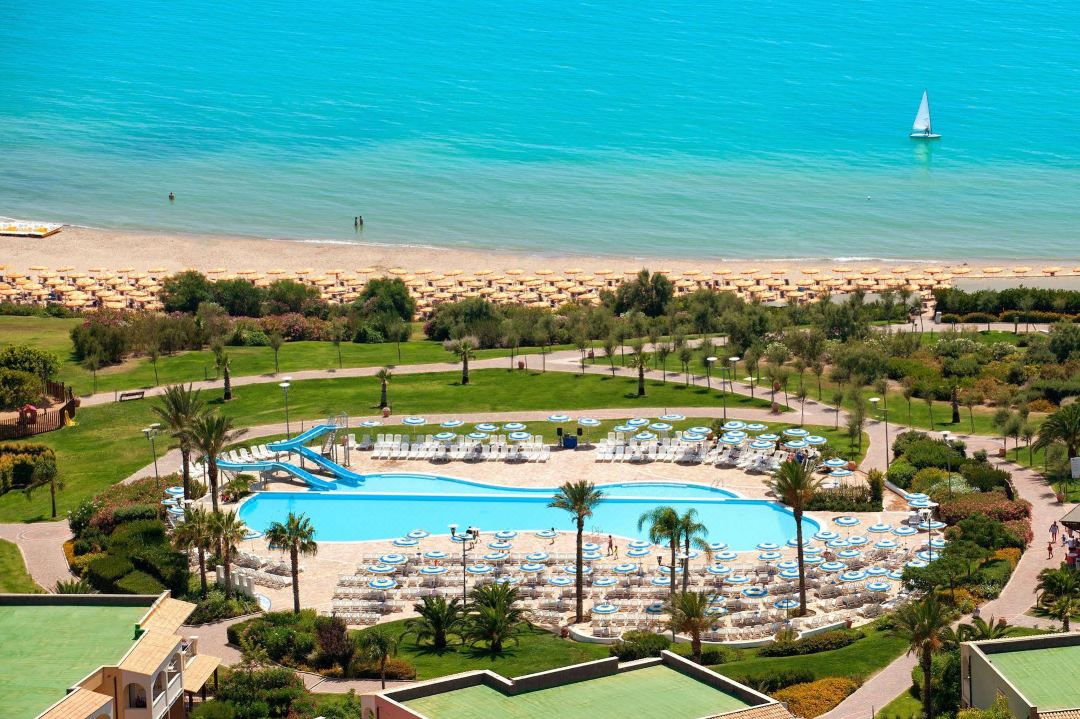 Serenusa Resort