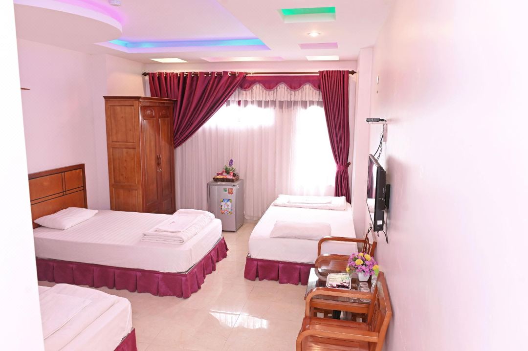 Khach san Hoang Ha River Town
