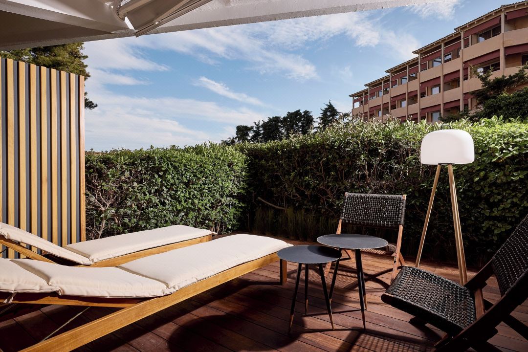 Cama Luxury Suites Kavouri