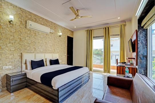 Homefort Stays, Millennium City Centre Gurugram