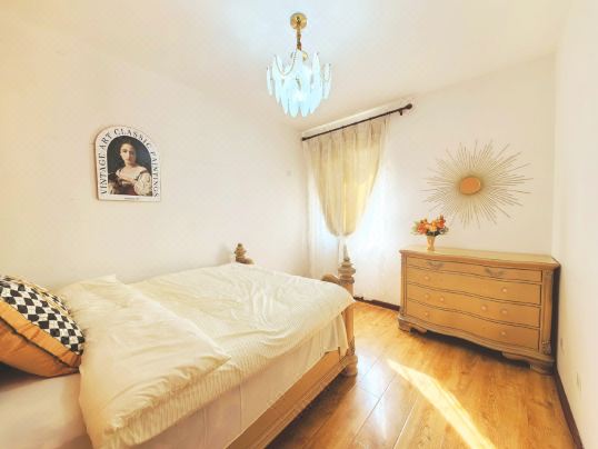 Linlin Xiaoyi Apartment (No. 1 First Avenue)