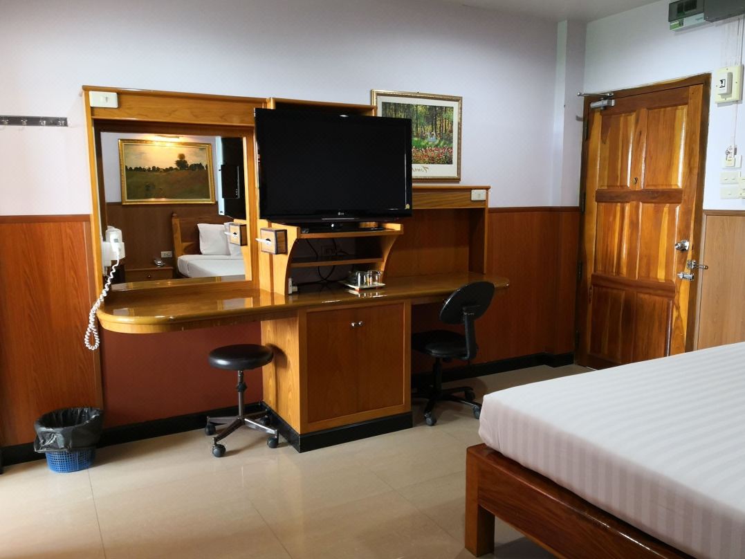 Phadaeng Hotel
