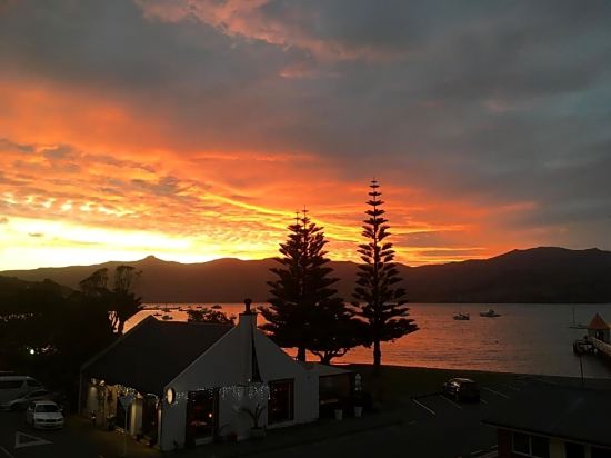 Akaroa Criterion Motel - Tap to explore photos
