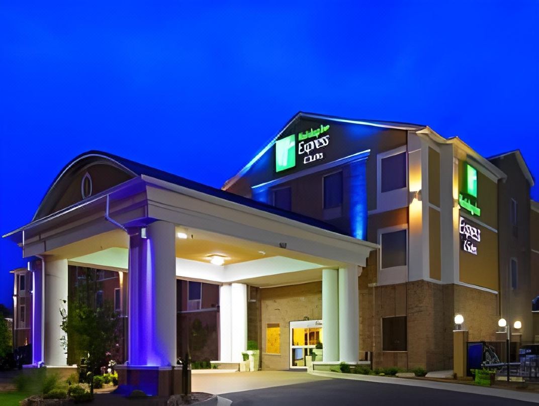 Holiday Inn Express & Suites George West