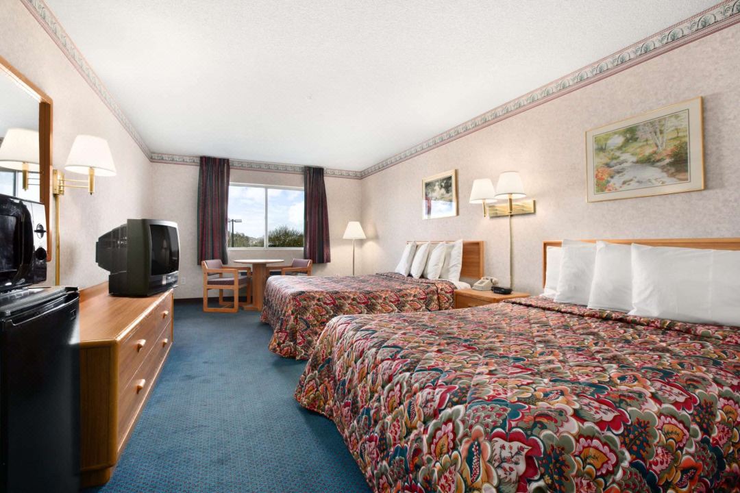 Days Inn by Wyndham Phoenix North