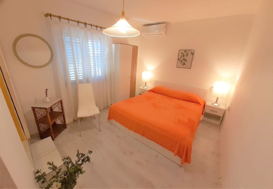 Dragan's Den Hostel