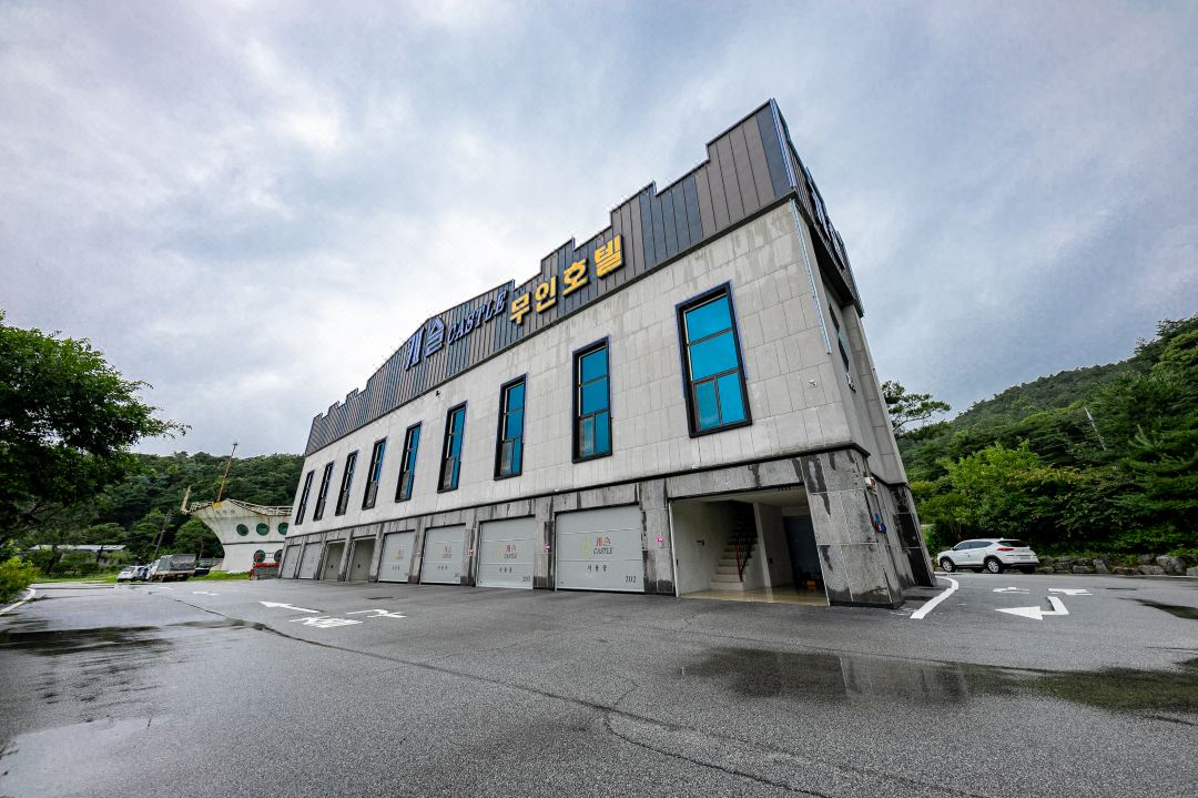 Namwon Castle Drive-in Hotel