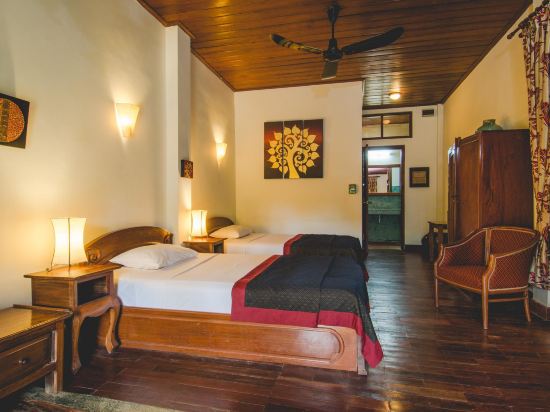 Terres Rouges Lodge - Tap to explore photos