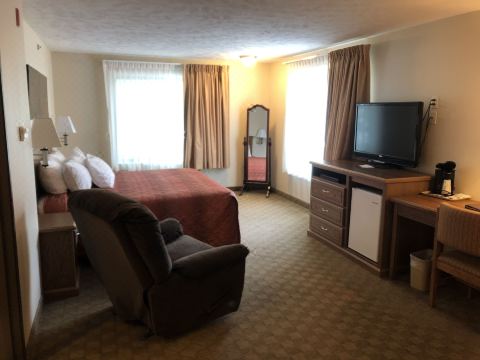 Shenandoah Inn & Suites