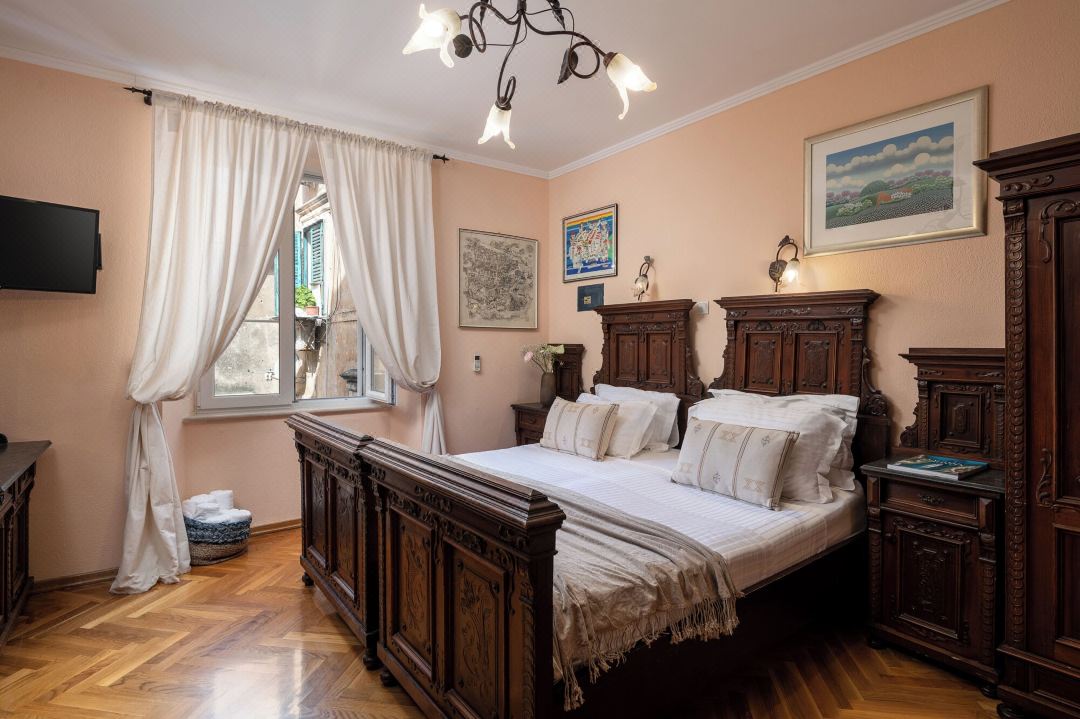 Antaeus Old Town Residence