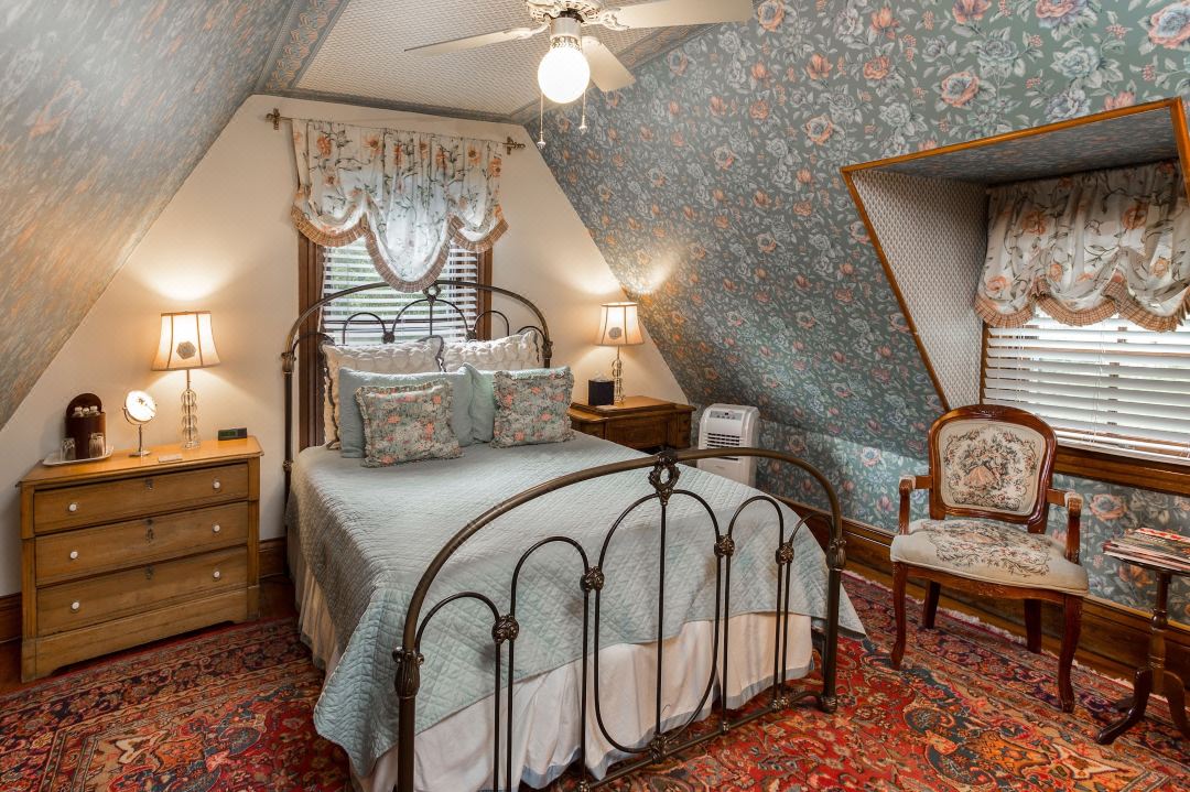 Cedar Crest Inn