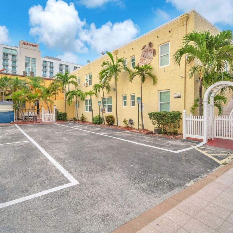 Beach Life in Hollywood