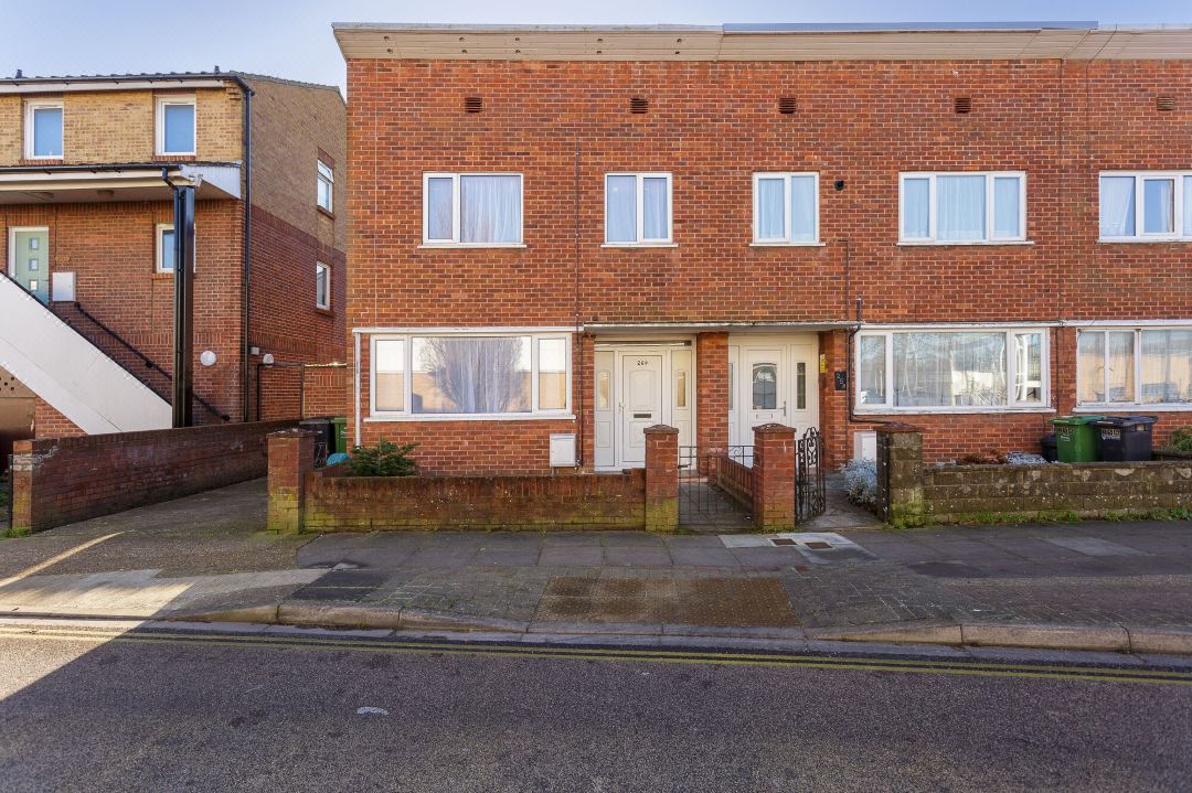 Blue Sparrow 4 Bed House Off Road Parking Pet Friendly