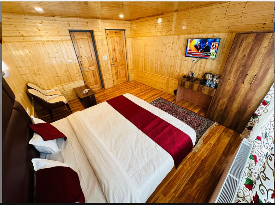 Kashmir Holiday Inn