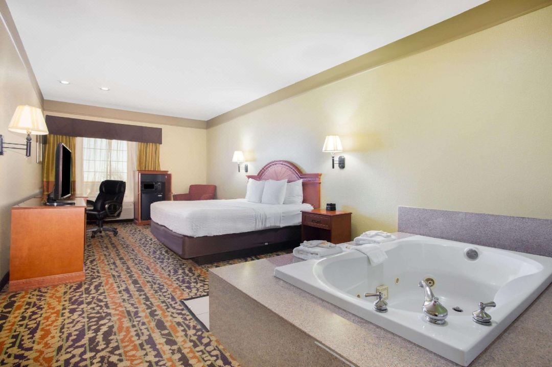 La Quinta Inn & Suites by Wyndham Belton - Temple South