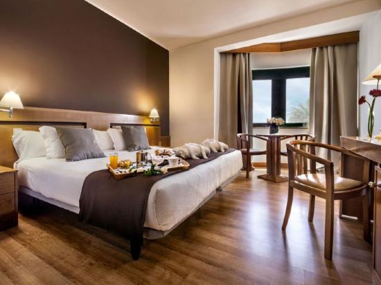 TRYP by Wyndham Montijo Parque Hotel - Tap to explore photos