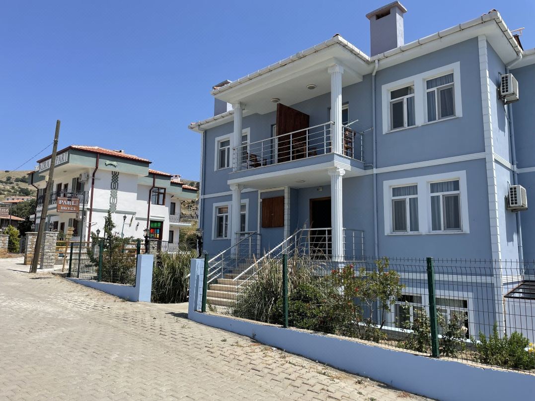 Parli Hotel