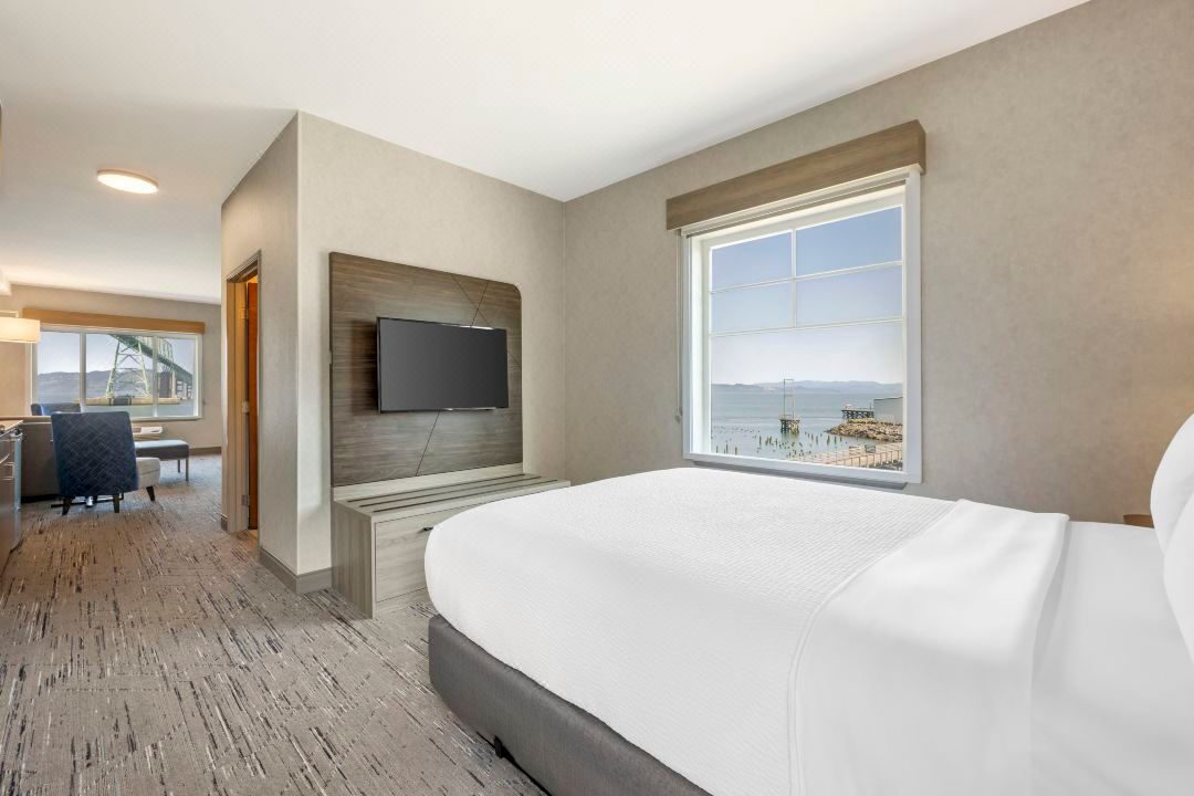 Holiday Inn Express & Suites Astoria