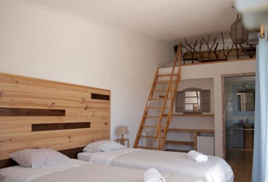 Good Feeling Hostel & Guest House