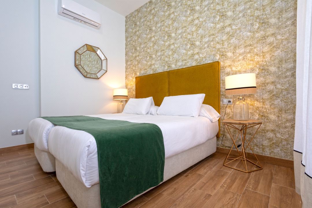 Modern apartment located close from the city center. Recaredo V