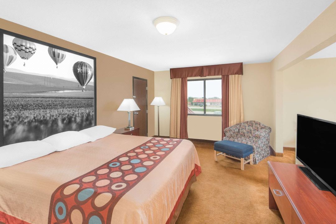 Super 8 by Wyndham Marshalltown