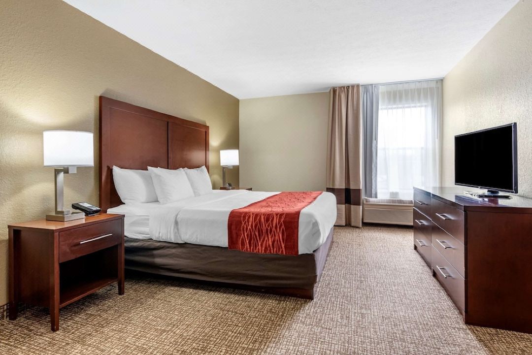 Comfort Inn & Suites Cincinnati Eastgate