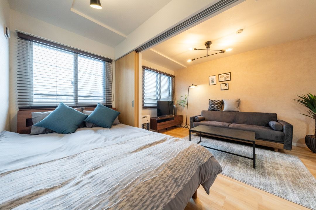 ยูนิฟาย 203