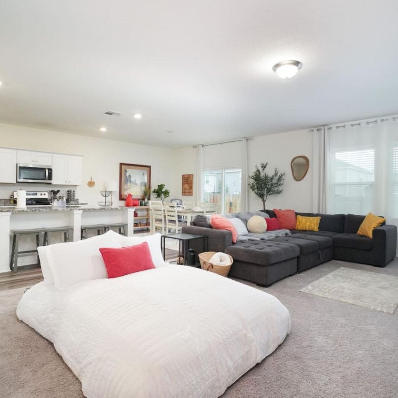 Rare Find Luxurious Home Sleeps 13 with Family Fun