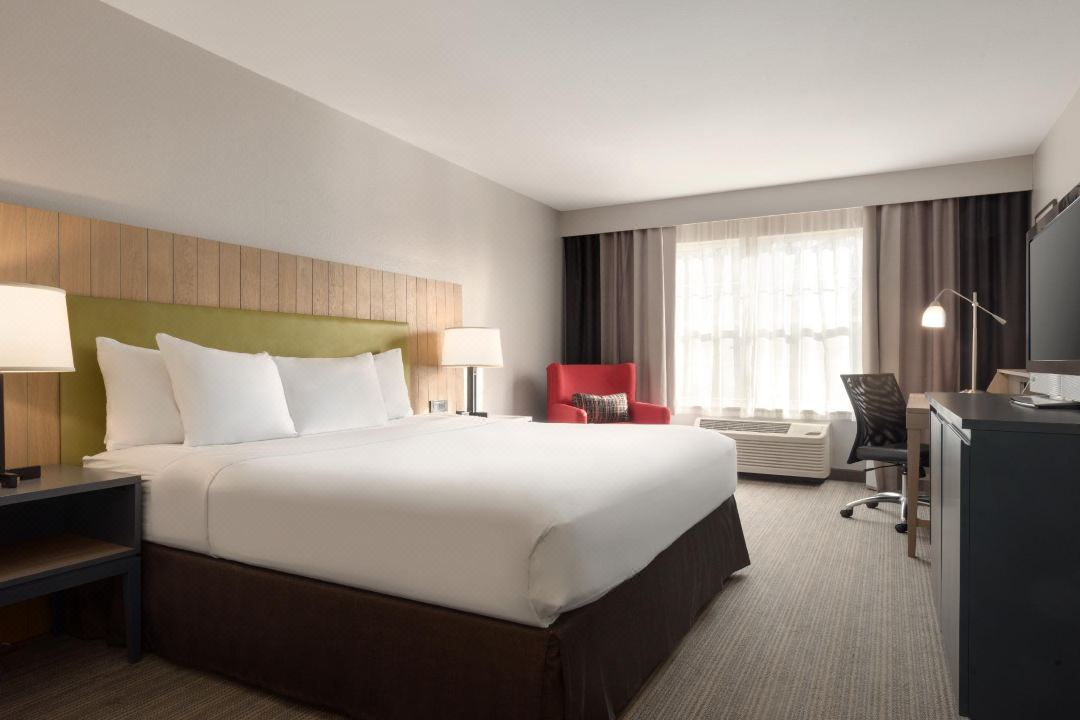 Country Inn & Suites by Radisson, Germantown, WI