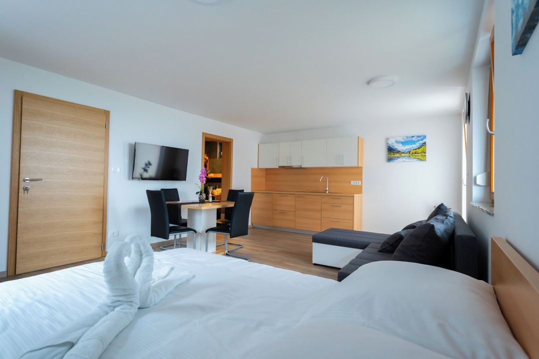 PJ Apartments & Wellness - Hot Tub & Sauna - Free Parking