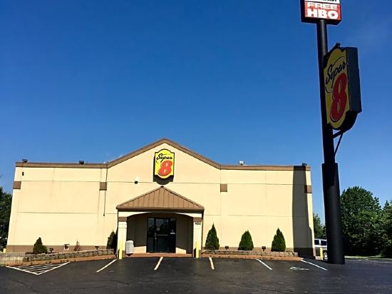 Super 8 by Wyndham Brownsburg - Tap to explore photos
