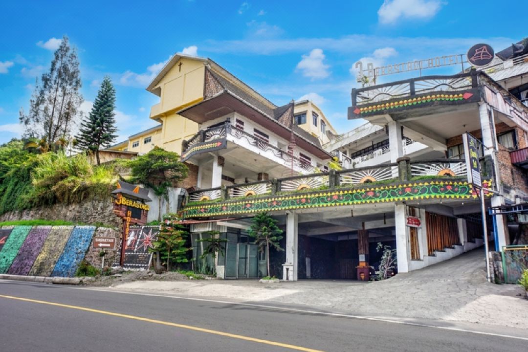 3 Berastagi Hotel