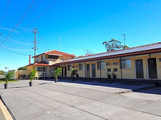 Bald Hills Motel - Tap to explore photos