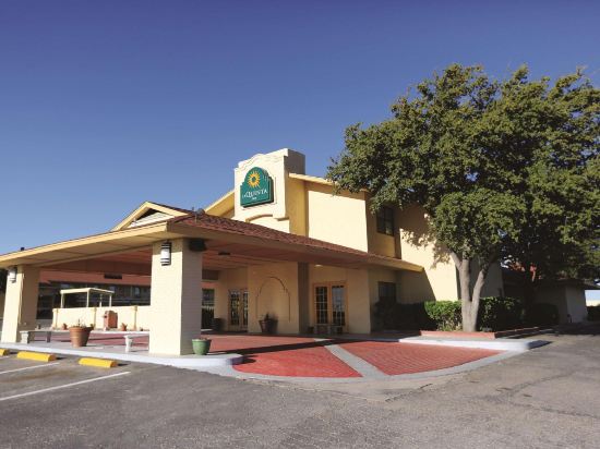 Baymont by Wyndham Fort Stockton - Tap to explore photos
