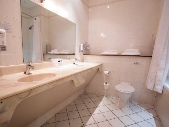 Holiday Inn CORBY - KETTERING A43 - Tap to explore photos
