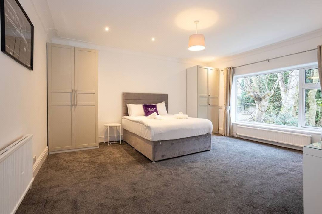 Spacious House With Parking Near Heaton Park