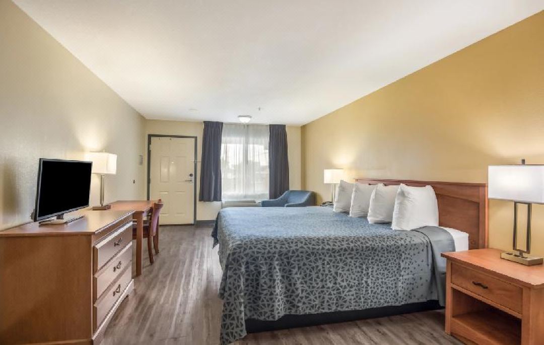 Econo Lodge Inn & Suites Lodi - Wine Country Area