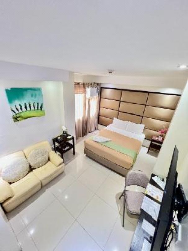 Canberry Hotel