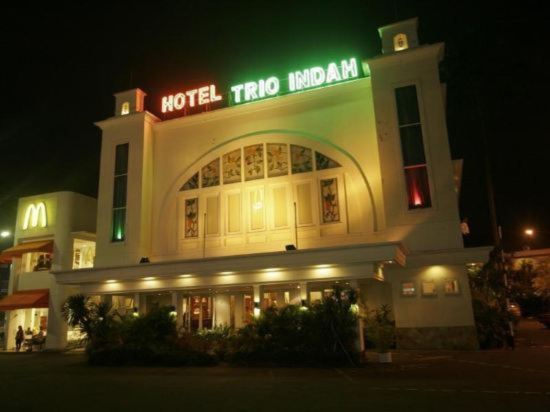 Hotel Trio Indah 2 Malang - Tap to explore photos